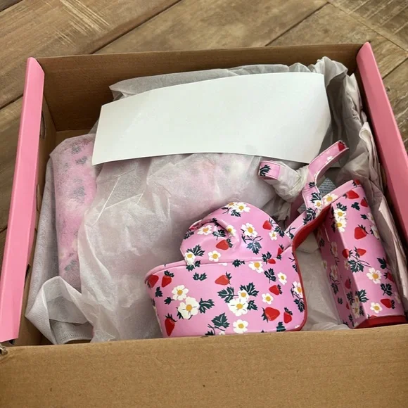 Sugar Thrillz Harajuku Picked First Platform Ankle Strap Sandals NWT - Picture 9 of 9